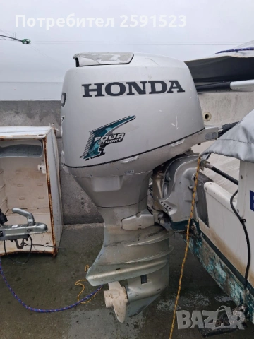 Продавам извънбордов двигател Хонда.