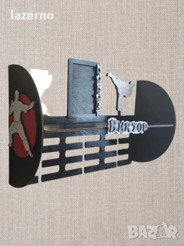 Дървена закачалка за медали с рафт и рамка за снимка –Карате тема, снимка 2 - Декорация за дома - 52306881