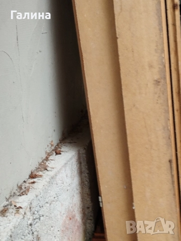 Врата с каса и первази.