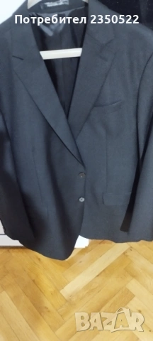 Два мъжки костюми 