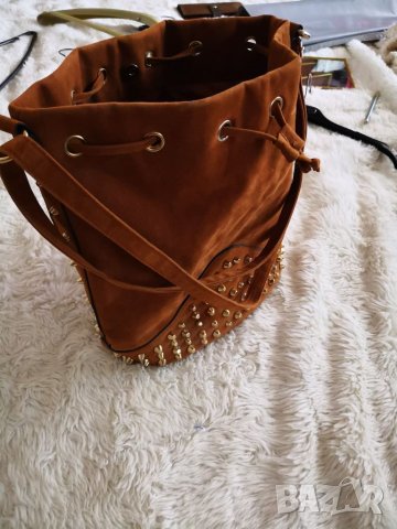 Страхотна чанта торба с връзки и златни шипчета