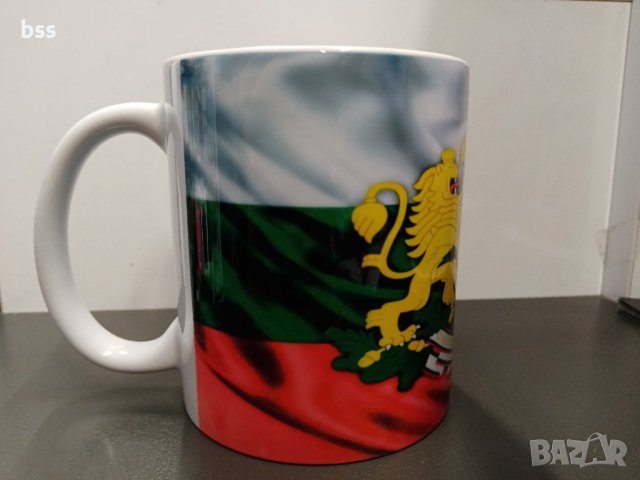 Бяла порцеланова чаша на България / Bulgaria