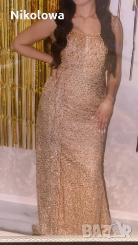 Продавам рокля в цвят шампанско М размер но става и за С носена е няколко часа без дефекти 