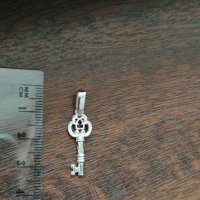 Сребърна висулка ключ, снимка 1 - Колиета, медальони, синджири - 32334077
