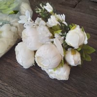Букет изкуствени бели цветя роза божур. Налични 9 букета.Нови., снимка 1 - Декорация за дома - 43056402
