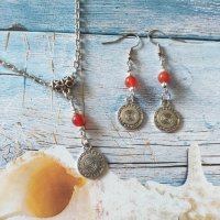 Нежен комплект бижута с камъни Карнеол и малки медальони в цвят сребро, снимка 2 - Бижутерийни комплекти - 32793243