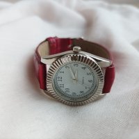 Дамски ръчен часовник (с батерия), снимка 1 - Дамски - 43867109