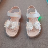 Детски светещи LED сандали за момиче внос от чужбина, снимка 11 - Детски сандали и чехли - 37218016