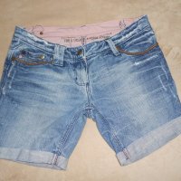Дамски къси дънкови панталони , снимка 1 - Къси панталони и бермуди - 26387553