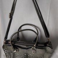 Страхотна Дамска чанта имитираща Змийска кожа, снимка 4 - Чанти - 40121642