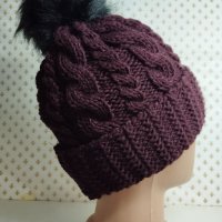 Дамска плетена шапка с папулка- мпш42, снимка 2 - Шапки - 43302196