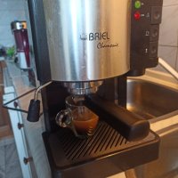 Кафемашина Бриел с ръкохватка с крема диск, работи отлично и прави хубаво кафе с каймак , снимка 1 - Кафемашини - 40873070