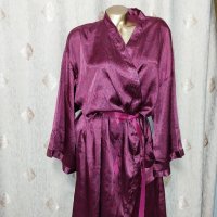 L/XL Сатенен халат бордо в каре, снимка 1 - Нощници - 43904956
