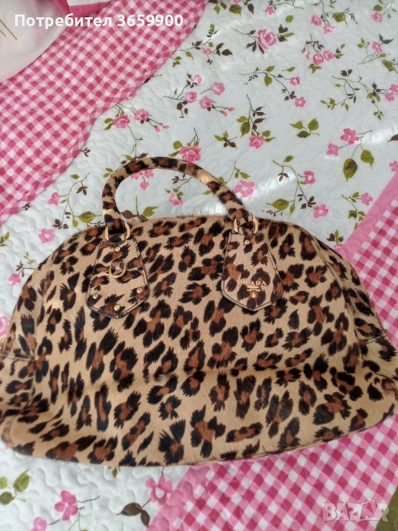 Prada, дамска чанта с косъм, снимка 1