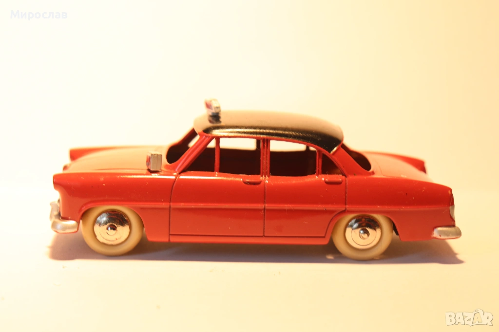 DINKY TOYS SIMCA VERSAILLES TAXI ТАКСИ КОЛИЧКА МОДЕЛ, снимка 1