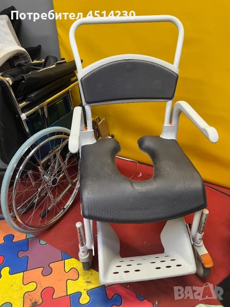Тоалетен и душ стол с колела, снимка 1