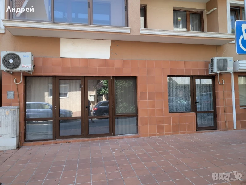Център Варна, 3-комн имот, партерен етаж, тухлена сграда, снимка 1