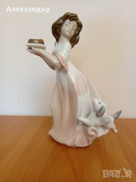 Порцеланова сатуетка Маркирана, снимка 1