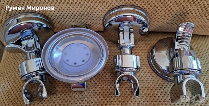 Продавам вакуумен държач за душ слушалка с въртяща се глава. , снимка 1