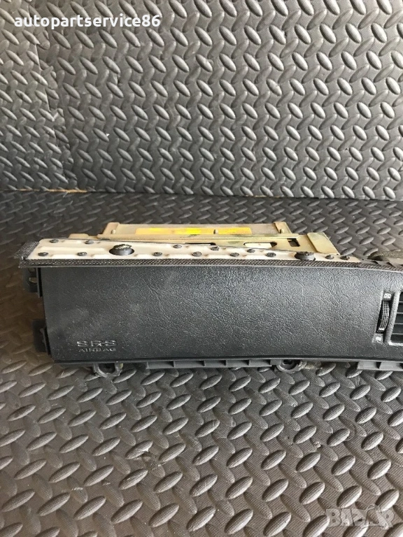 Детайл на таблото от страната на пътника за KIA Opirus 3.5 (2006) 84575-3F000, снимка 1