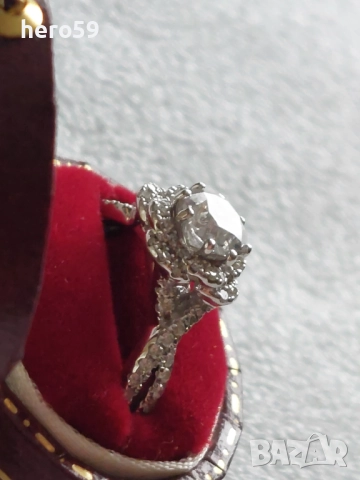 Прекрасен дамски златен пръстен с 1 карат брилянт плюс 74 брилянта тегло 0.5 карата,сертификат , снимка 5 - Пръстени - 51550355