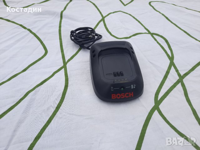 Зарядно за литиево йонни батерии  BOSCH, снимка 2 - Винтоверти - 34971606