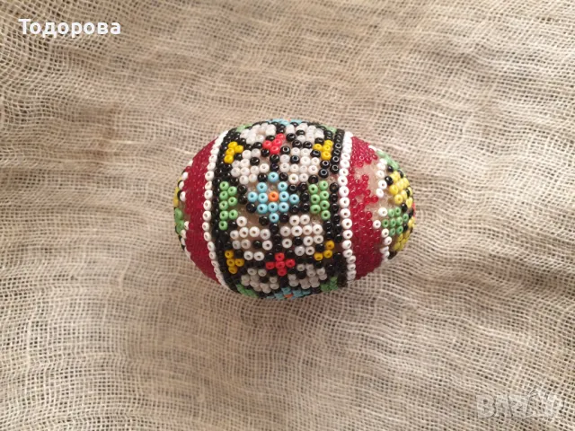 Декоративно яйце облепено с цветна мъниста, снимка 6 - Антикварни и старинни предмети - 48741837