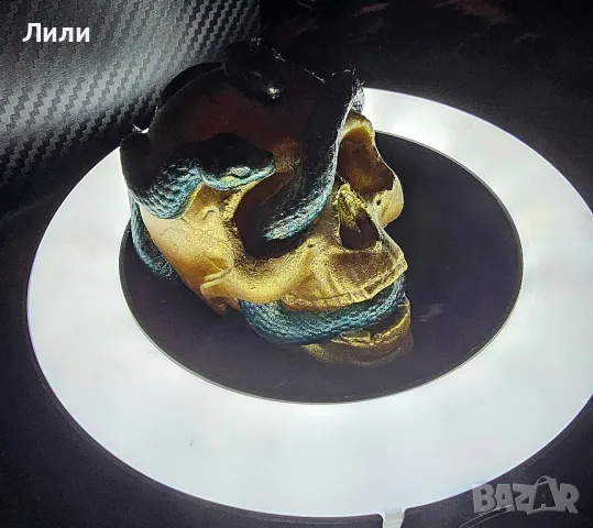 Ароматна соева свещ на череп със змия, снимка 2 - Декорация за дома - 48237774