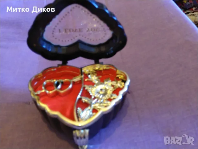 Музикална кутия сърце отлична работи 14х7см отлична винтидж от соца