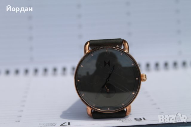 Япомски кварцов мъжки часовник ''MVMT'', снимка 1 - Мъжки - 40790793