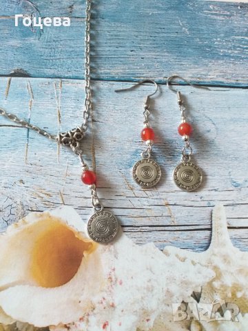 Нежен комплект бижута с камъни Карнеол и малки медальони в цвят сребро, снимка 2 - Бижутерийни комплекти - 32793243