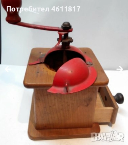 Стара ръчна дървена кафемелачка, снимка 7 - Антикварни и старинни предмети - 52316632