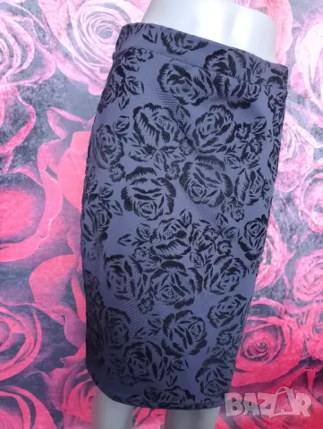 Тъмно лилава еластична пола до коляното на черно цветя Л, снимка 4 - Поли - 48620442