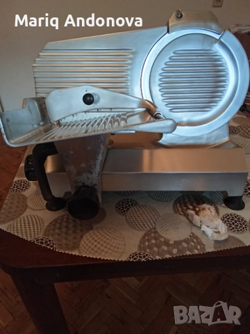 Професионална машина за рязане на месо,колбаси и разни