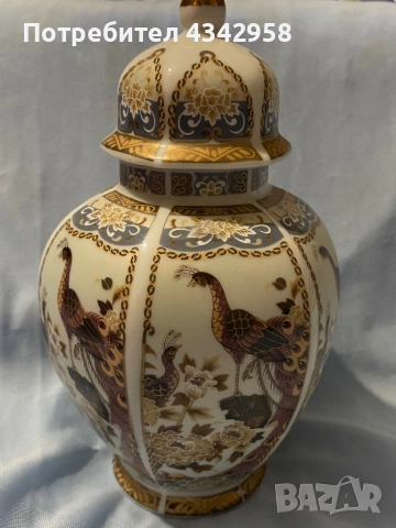 Tilia.Порцеланова ваза с капак.