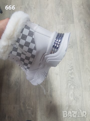 Обувки, снимка 4 - Дамски ежедневни обувки - 42978950