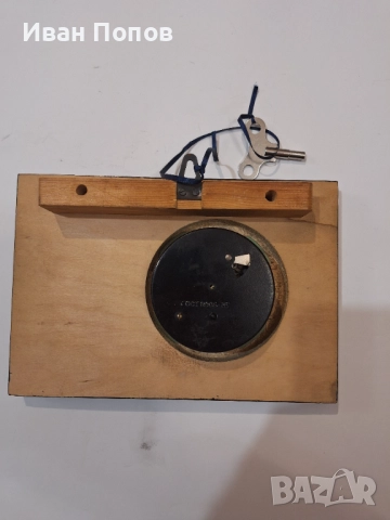 Механичен часовник за стена Majak. СССР, снимка 2 - Антикварни и старинни предмети - 52693771