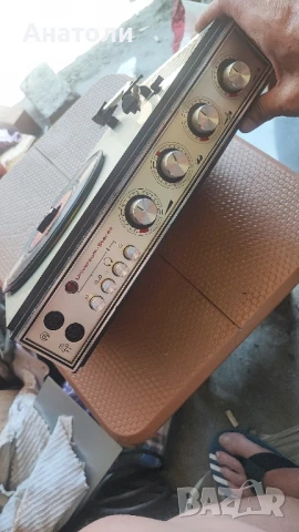 Грамофон UNIVERSUM 