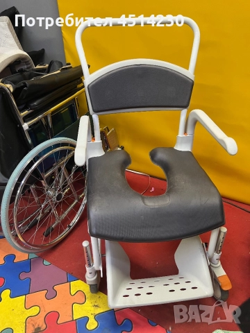 Тоалетен и душ стол с колела, снимка 1