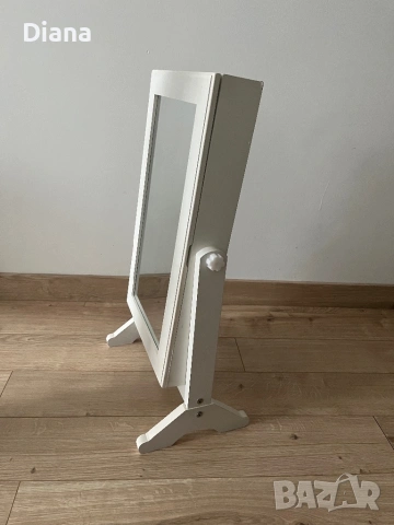 Голяма кутия за бижута / тоалетка с огледало