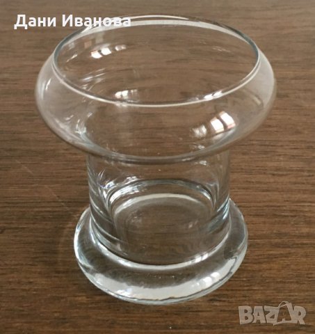 Стъклен свещник за цилиндрична свещ или вотив