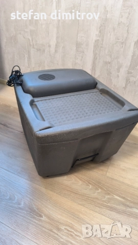 Хладилна чанта Elecrolux предназначена за миниванове Ford , Seat , Vw , снимка 8 - Хладилни чанти - 51950966