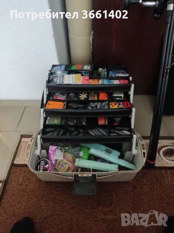 Комплект въдици макари сигнализатори живилник куфар , снимка 4 - Въдици - 53568107