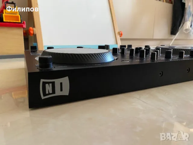 Конзола Traktor S2 MK3 (Като НОВА), снимка 10 - Ресийвъри, усилватели, смесителни пултове - 47483550