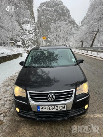 Продава се VW Touran 2.0 140 BMM 7 места, снимка 3 - Автомобили и джипове - 53359172