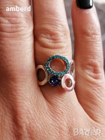 Страхотен сребърен пръстен със сини циркони - модел R016