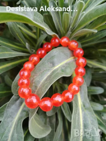 Гривна с фесетирани камъни карнеоли