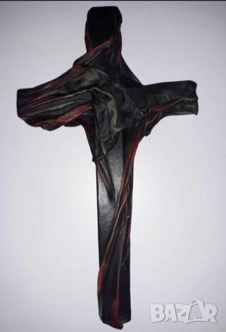 Ръчно изработен кръст разпятие в естествена кожа за църква параклис бог Исус Христос