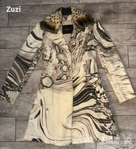 Just Cavalli страхотен модел палто, снимка 2 - Палта, манта - 44909378