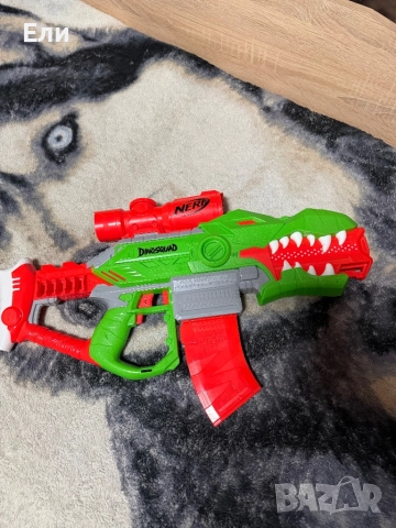 Пистолет с меки стрелички